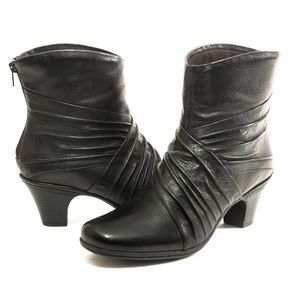 COBB HILL "Shannon" Boots, 9 Wide